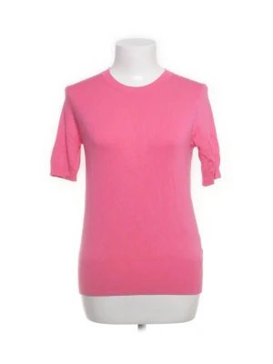 Stickad Tshirt 🩷🍒 - Så snygg tröja i den finaste rosa färgen! Tröjan är i storlek S🩷 