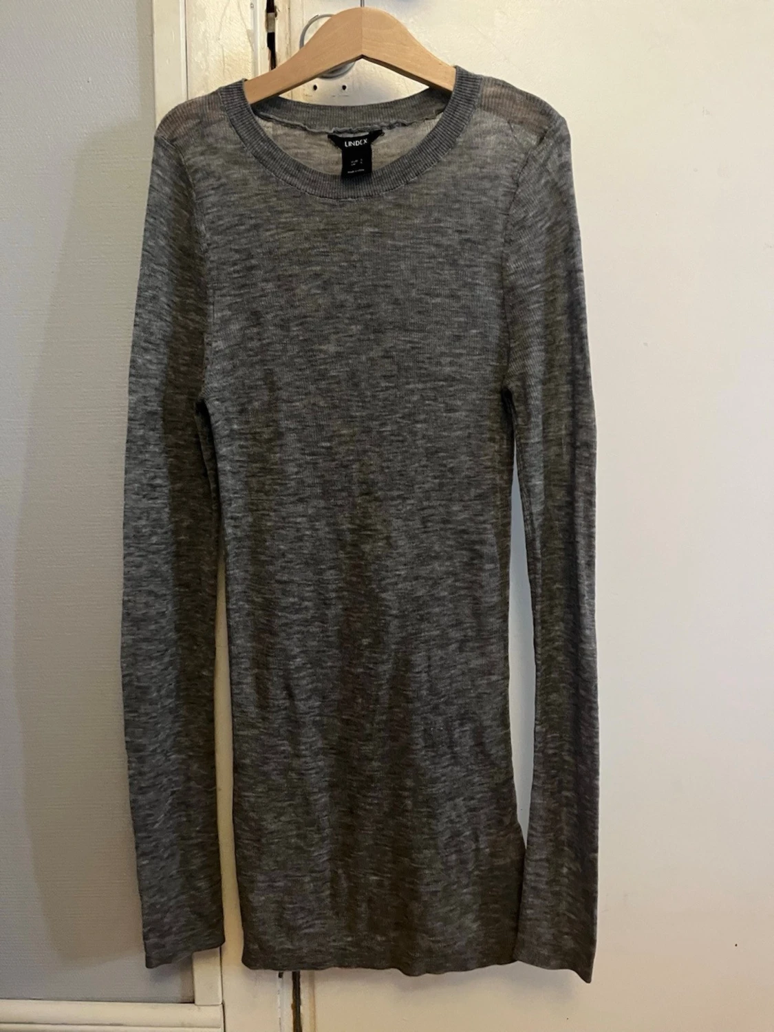 Grå långärmad tröja från Lindex