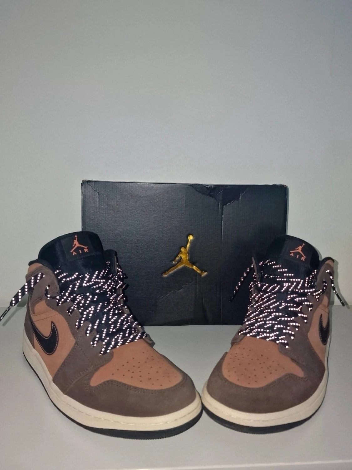 Air Jordan 1 Mid Se Dark Chocolate 