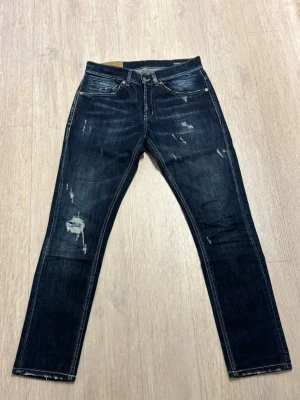 Dondup jeans  - Modell|  george[ 10/10 utan defekter| Storlek 30| Supershyssts nu till vintern och även perfekta julklappen!