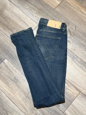 Tiger Of Sweden - Tja säljer nu dessa riktigt schyssta Tiger Of Sweden jeans i storlek W30 L32, Skick 9,5/10. Nypris ca 1200. Vid minsta lilla fundering så är det bara att höra av sig.