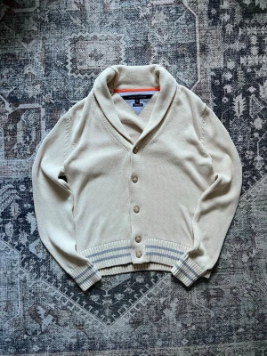Tommy Hilfiger Cardigan  - Créme vit Tommy Hilfiger cardigan | size: s | skick: utmärkt!