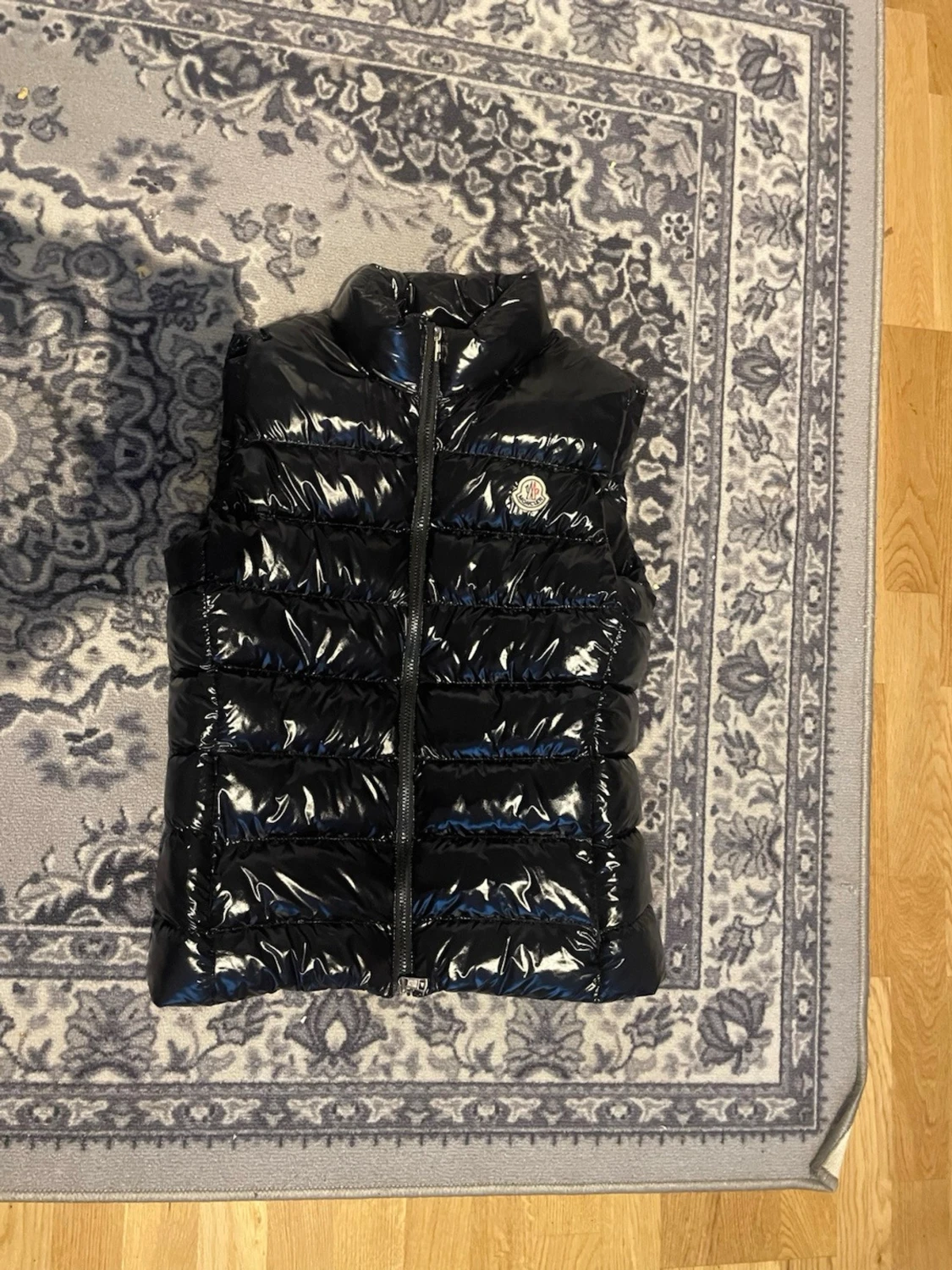 Svart pufferväst från Moncler - 2