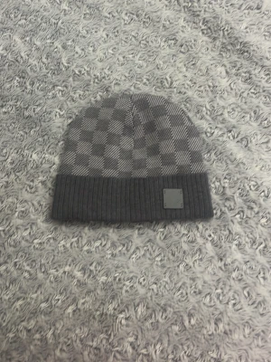 Grå mössa - Grå mössa som passar alla och är helt ny