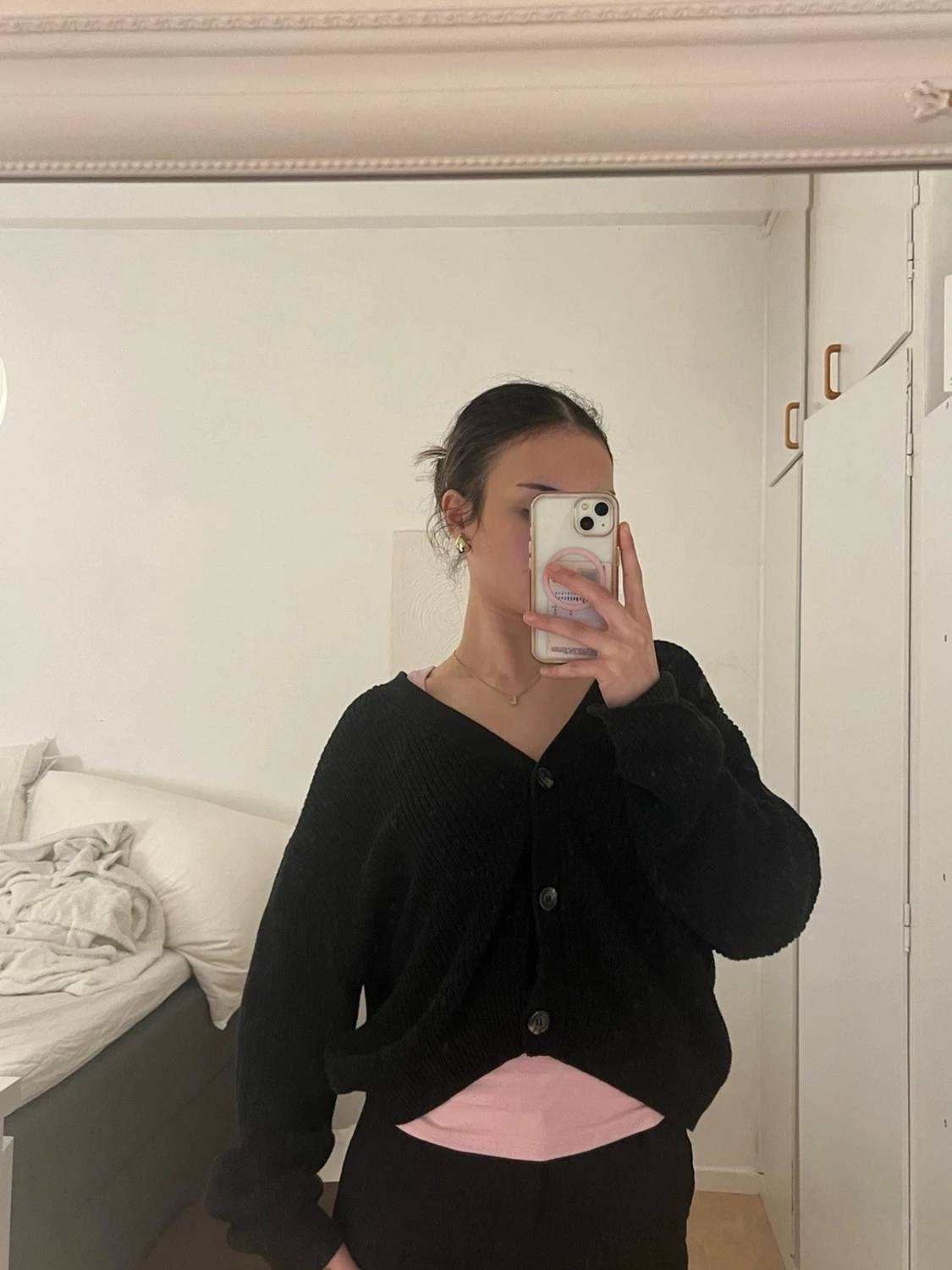 Svart stickad kofta med knappar