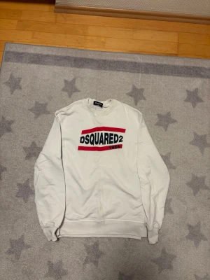 Dsquared Tröja - Den är nästan som ny.                                  Skick 9/10. Nypriset runt 2000kr.              