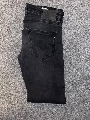 Replay Jeans Grover - Feta replay jeans. W31 L32. Modell Grover. Skickar snabbt