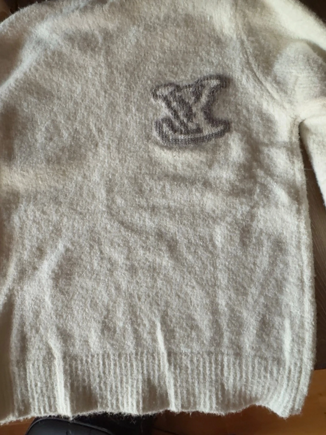 Vit stickad Louis Vuitton tröja  - 3
