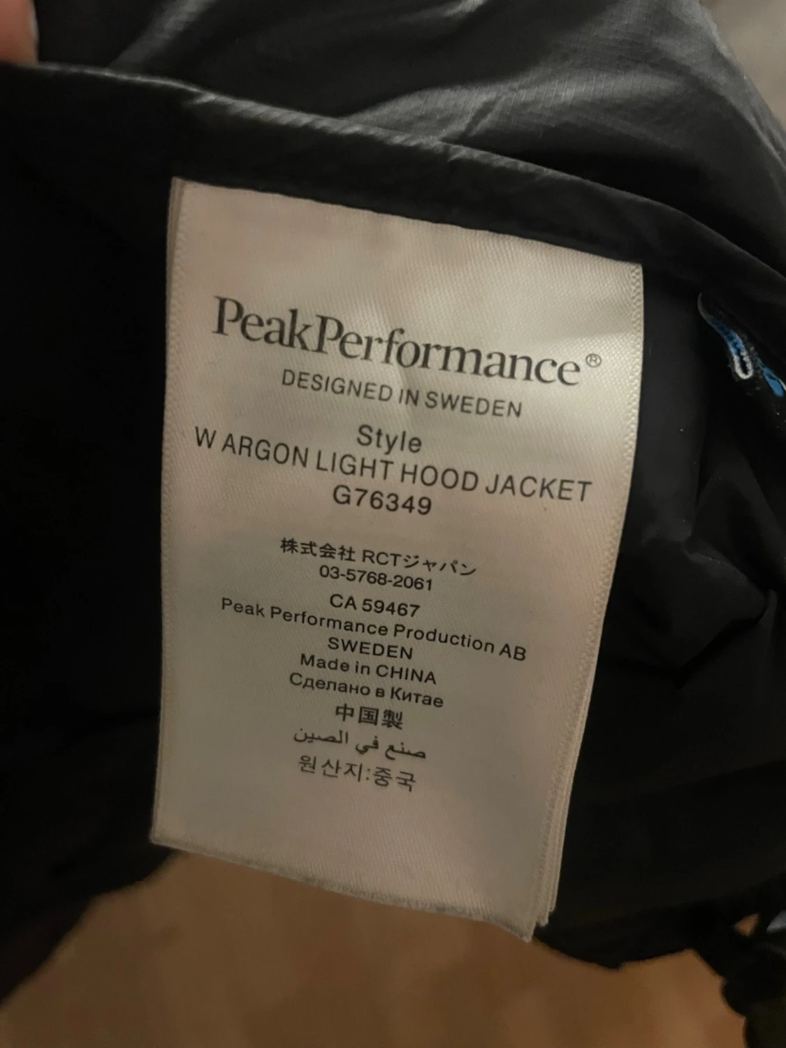 Svart dunjacka med huva från Peak Performance - 2