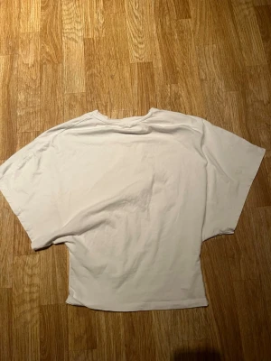 Nelly tröja - Storlek xs. Helt ny aldrig använd. Säljer då den inte passade mig!