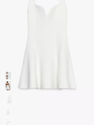 Vit halter miniklänning Zara - Supersnygg helt ny oanvänd klänning, med prislapp kvar. Helt slutsåld på Zaras hemsida. Endast provat den hemma! Klänningen är inte kritvit, utan lite mer creme.  Säljer pga att jag har samma klänning i en annan färg och vill inte behålla båda. Passar XS/S!💕