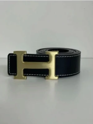 H bälte svart med guld  - Helt nytt 105cm 