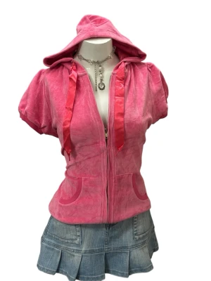 Rosa velourhoodie med kort ärm - Rosa velourhoodie med kort ärm