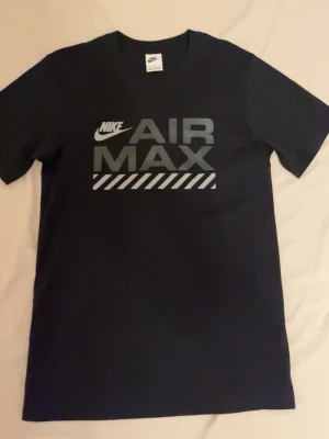 Svart Nike Air Max T-shirt  - Svart t-shirt från Nike. 