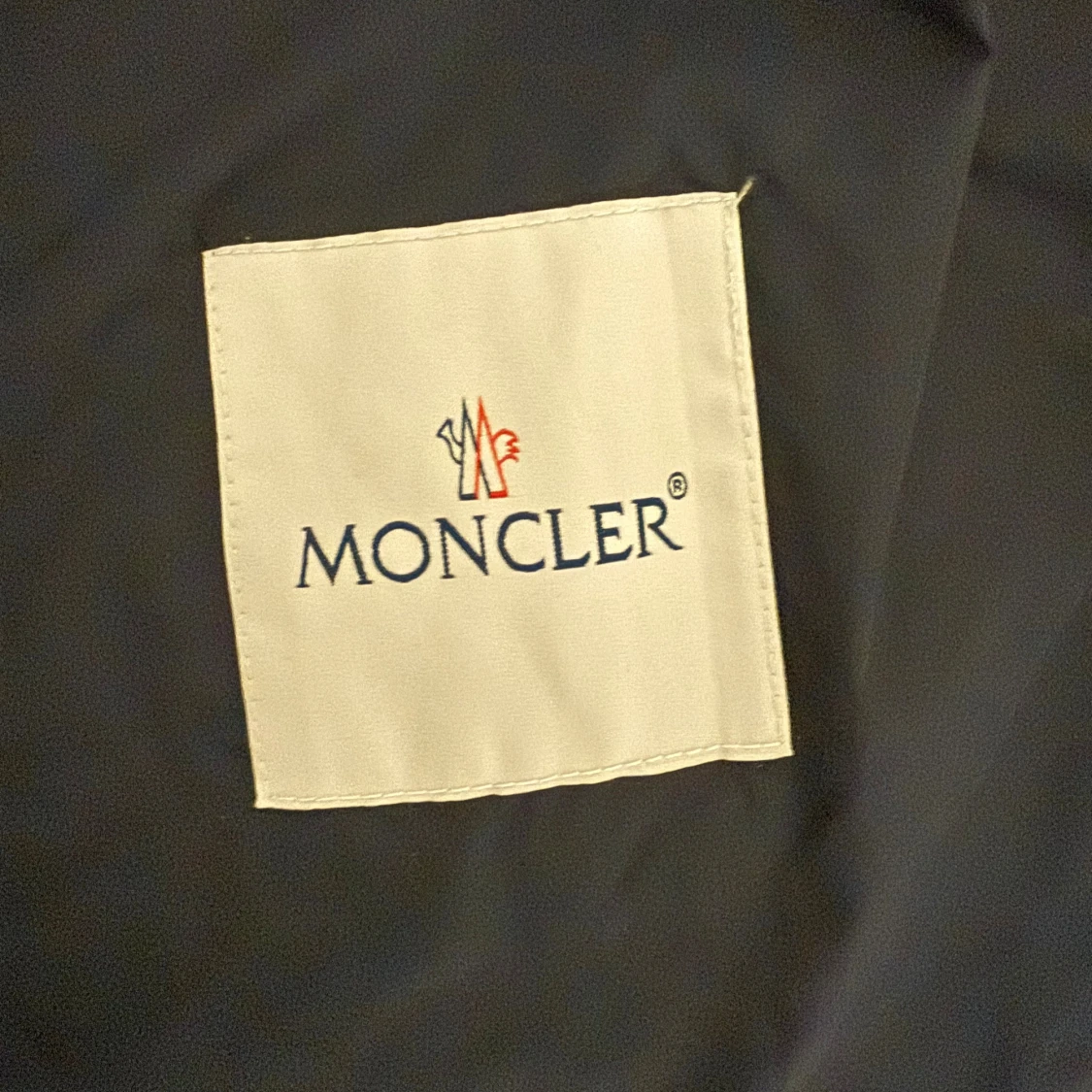 Marinblå vindjacka från Moncler - 2