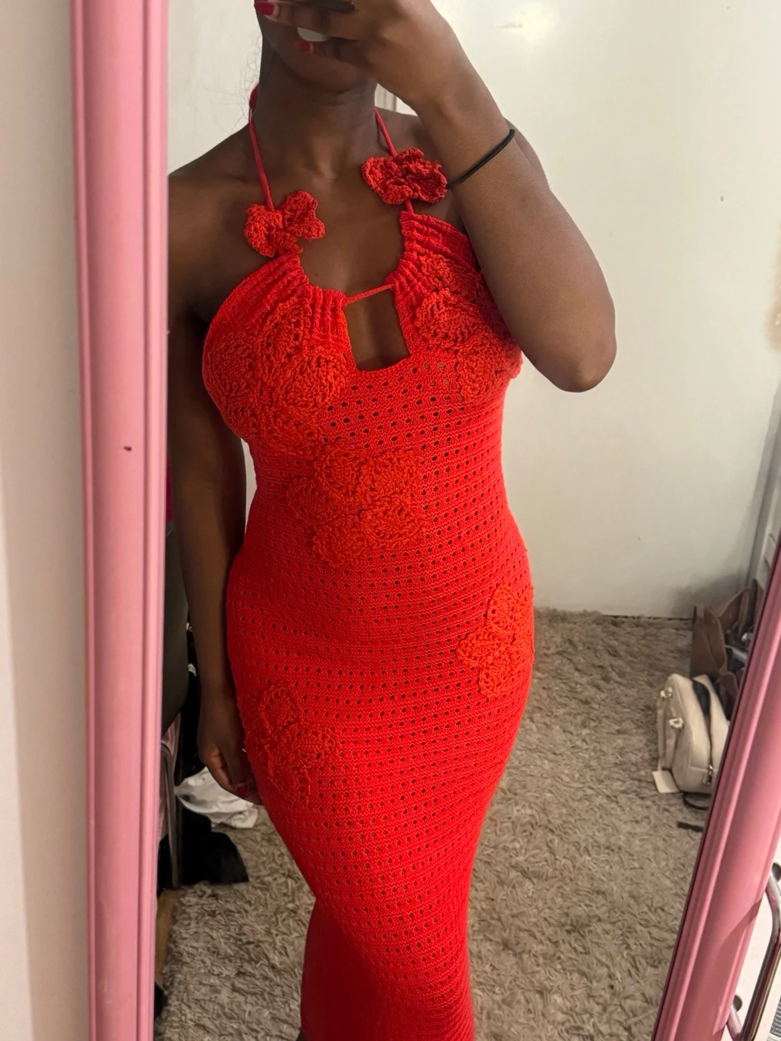 Röd virkad långklänning med blommor - 2