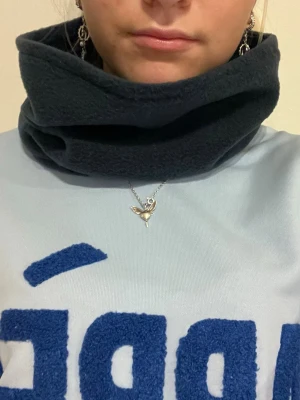 Mörkblå buff #06💙 - Så fin och mjuk mörkblå buff! Perfekt till afterski eller skidresan!💙egensydd så inte helt perfekt 💙