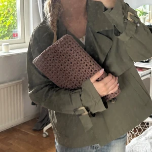 Virkat datorfodral - Virkat datorfodral i brunt!⭐️Kan göras i fler färger/ storlekar vid önskemål!