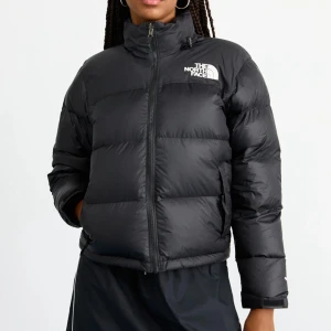 Svart pufferjacka från The North Face XS/S - Säljer en svart pufferjacka från The North Face i storlek S/XS. Enbart använd vid fåtal tillfällen och är i nytt skick. 