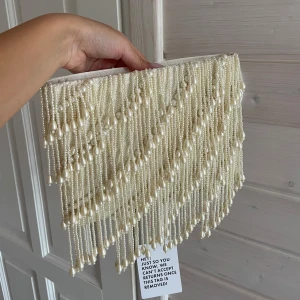 Clutch - Helt oanvänd - perfekt till exempelvis studentbal💖💖