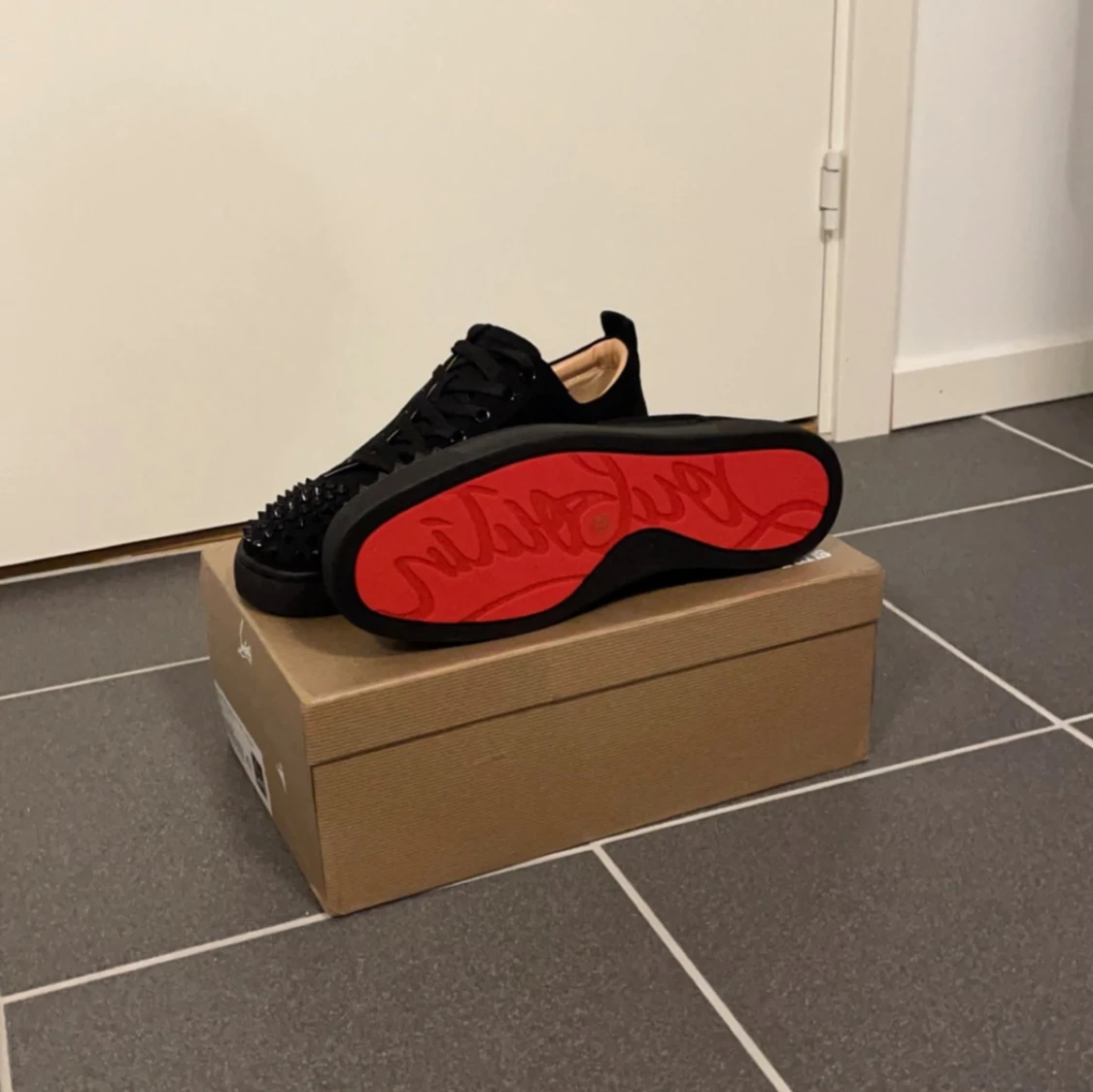 Christian Louboutin svarta sneakers med nitar - 1