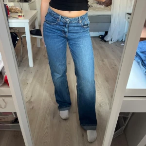 Straight jeans zara - Så snygga!!!! Lite oversize , är 168. Använt en gång 