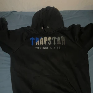 Trapstar tröja - Använd ett antal gånger men okej skick