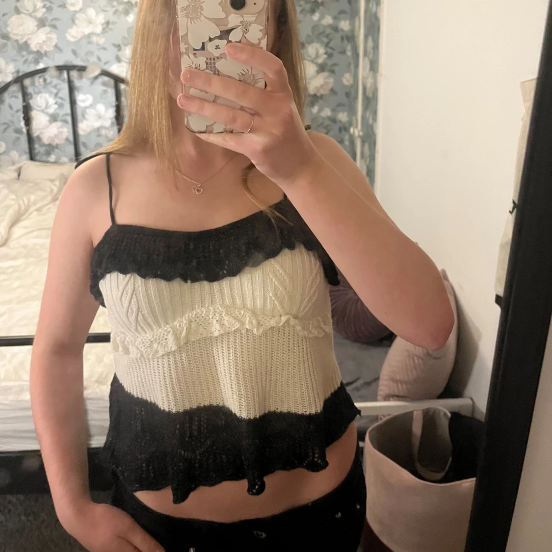 Svartvit stickad linnetopp från Zara