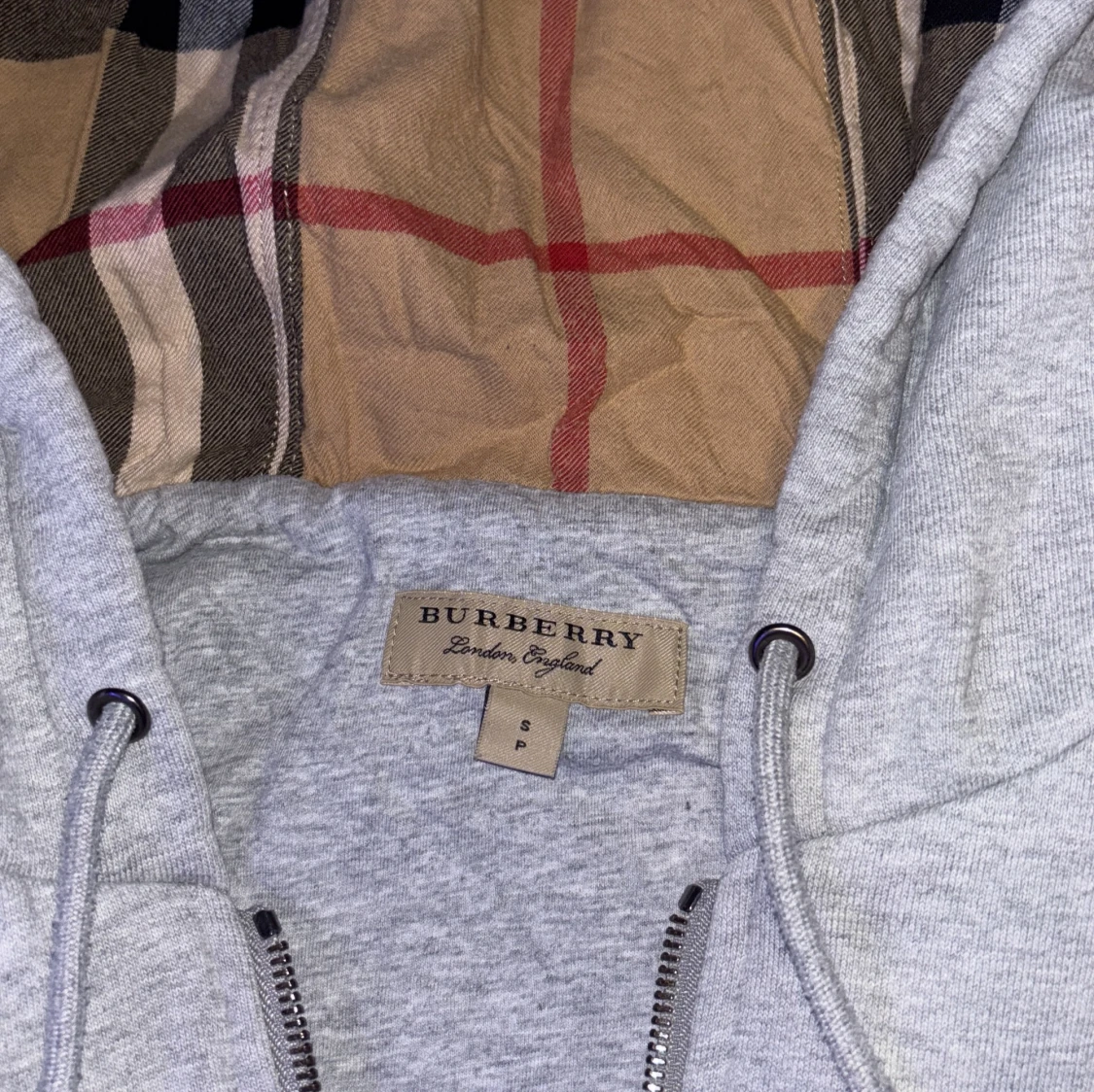 Grå Burberry zip Hodie. - 1