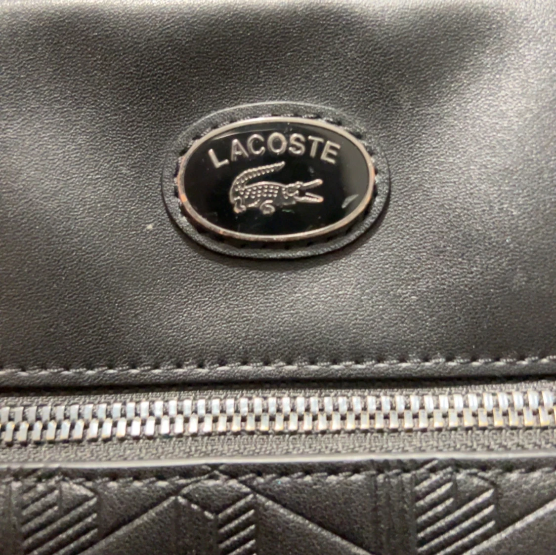 LACOSTE AXEL VÄSKA I LÄDER. (Pris kan diskuteras vid snabb affär) - 2