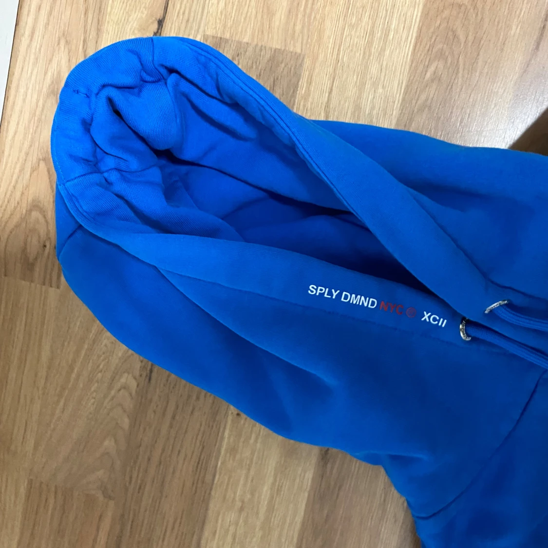 Blå hoodie från Supply & Demand - 4