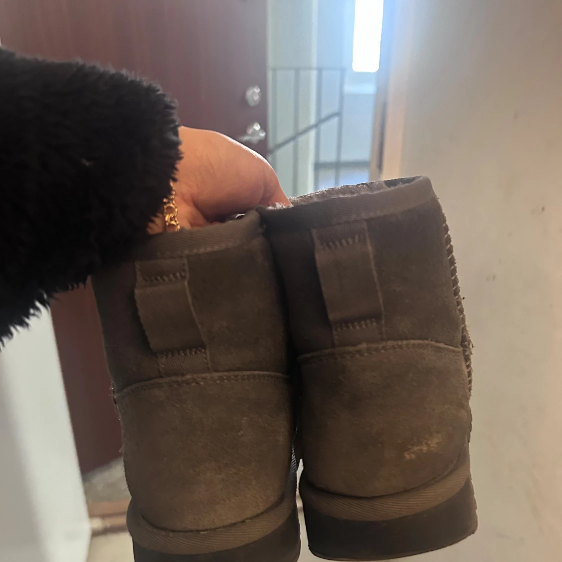 Gråa uggs - 1