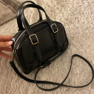 Handväska  - Jättefin väska från Gina tricot