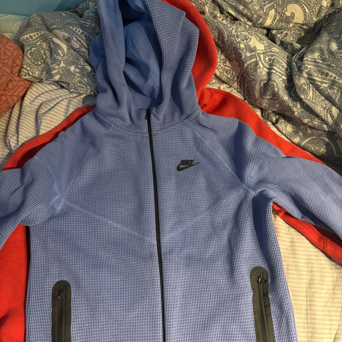 Nike hoodie i röd och blå med huva - 1