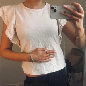 Blus med volang - Super söt blus med volang🤗