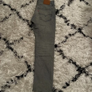Levis jeans 502  - Snygga jeans från Levis med modell 502. Skick 9/10. Storlek: 30:32. Hör av dig vid funderingar 👍