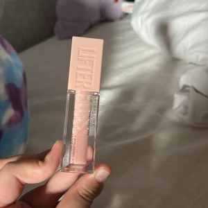 Maybeline läppglans - ENDAST TESTAD!! I shade 002 ice 🧊 INGA KÖP GENOM PLICK!