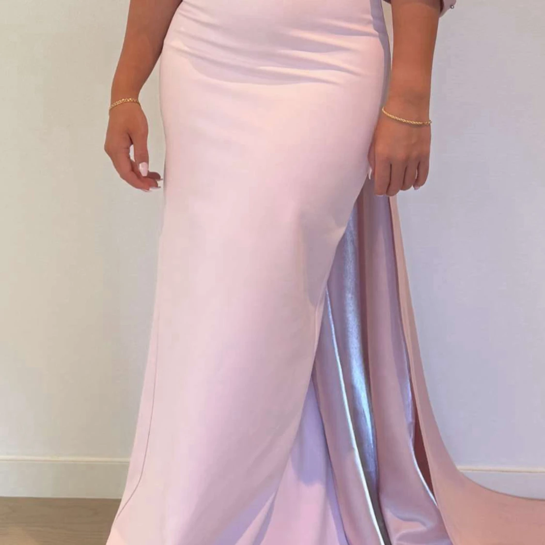 Ljusrosa långklänning med pärlor