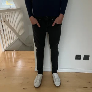 Dondup George jeans  - Svarta Dondup George | skick: 9/10 | w30 | Skriv gärna vid frågor och funderingar!