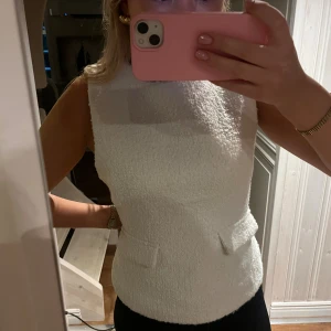 Snygg tröja - Såå fin tröja i väldigt fint material, ny utan prislapp. Storlek s/m♥️