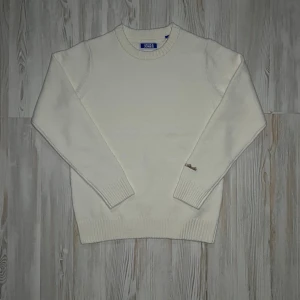 jack & jones tröja  - säljer denna feta tröjan i jättefint skick. finns ingenstans köpa. väldigt skön på och väldigt bra pris🤩