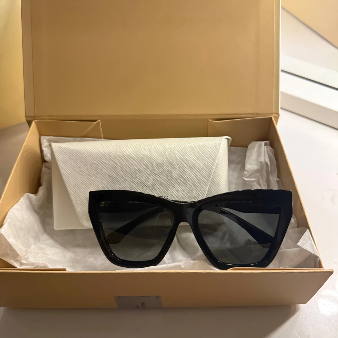 Svarta cat eye solglasögon Michael Kors - 1