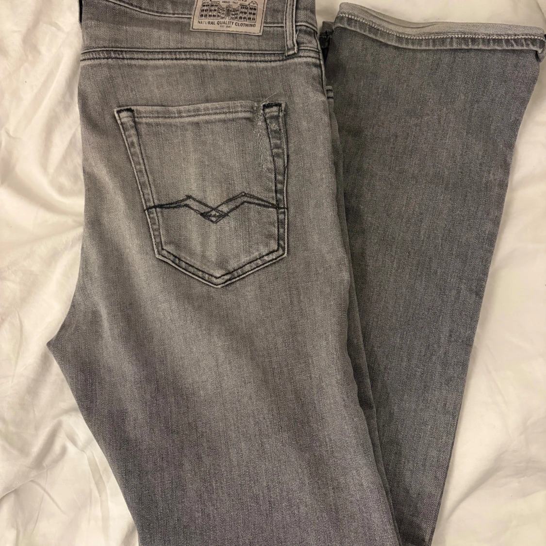 Grå jeansbyxor från Replay