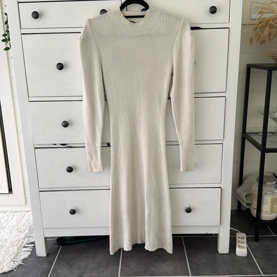Stickad vit långklänning från Ginatricot