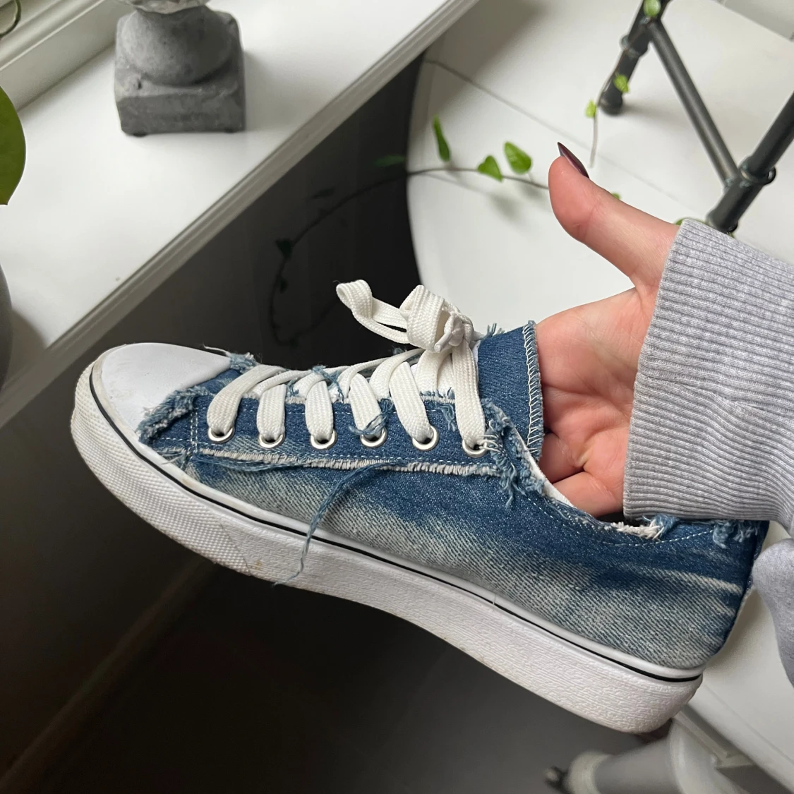 Blå denim sneakers med fransar - 2
