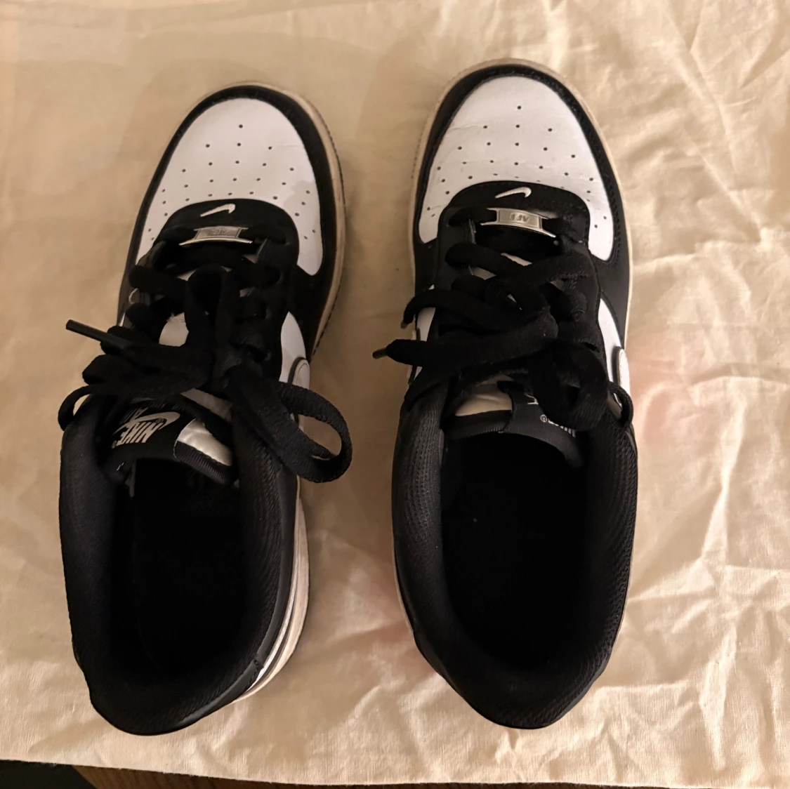 Nike Air Force 1 svart/vit sneakers - 2