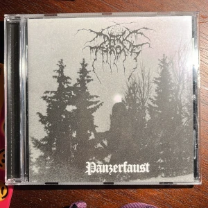 Darkthrone Panzerfaust CD - Darkthrone – Panzerfaust CD. Jag tror aldrig att jag har spelat den. 