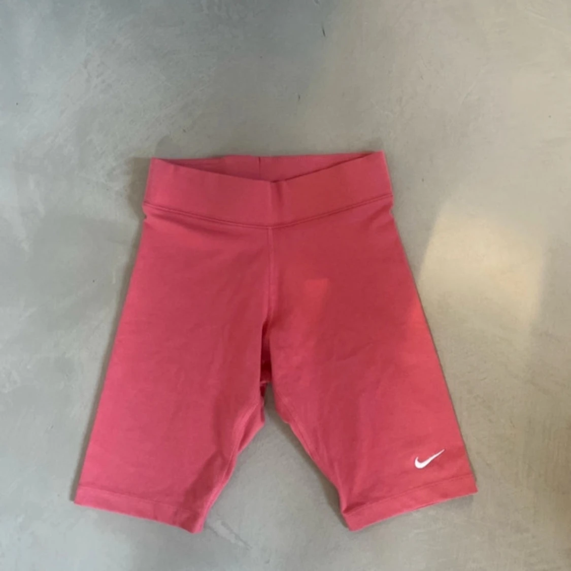 Rosa cykelshorts från Nike