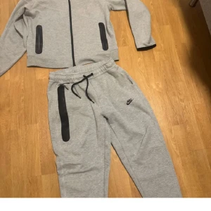 Nike tech byxor - Bara byxorna