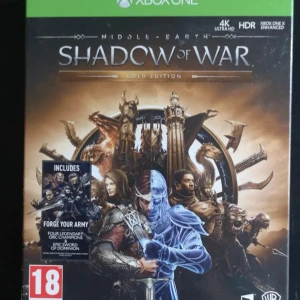 Middle-Earth: Shadow of War Gold Edition - Middle-Earth: Shadow of War Gold Edition till Xbox One. Komplett med fodral, skiva och Gold Edition content. 4K Ultra HD och HDR-stöd. PEGI 18.